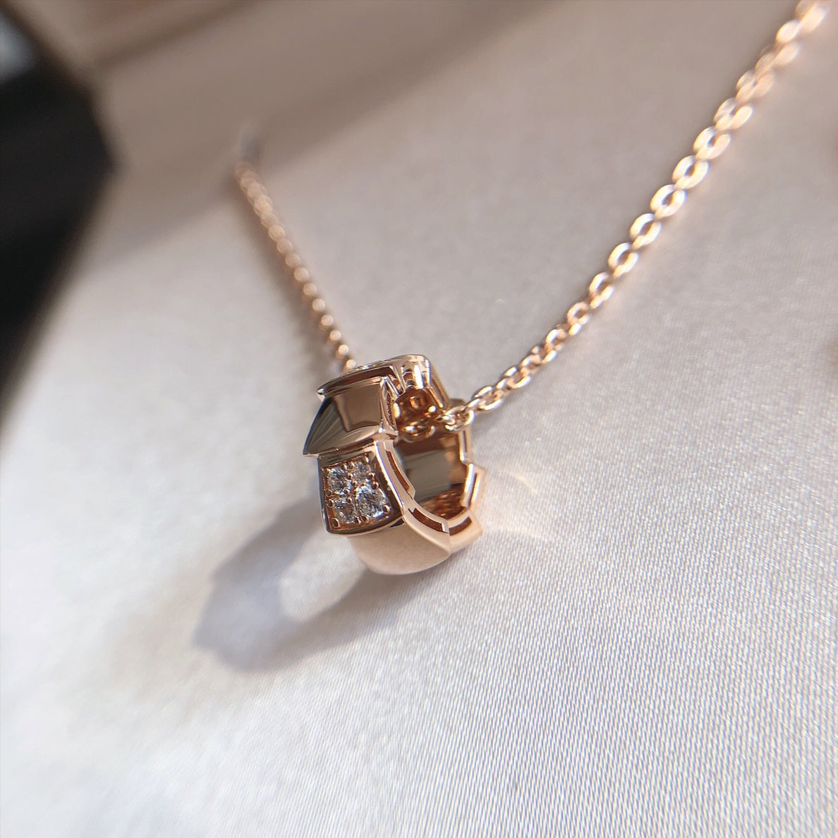 Vellora Opalyn SERPENTI PEDANT DIAMOND PINK GOLD NECKLACE