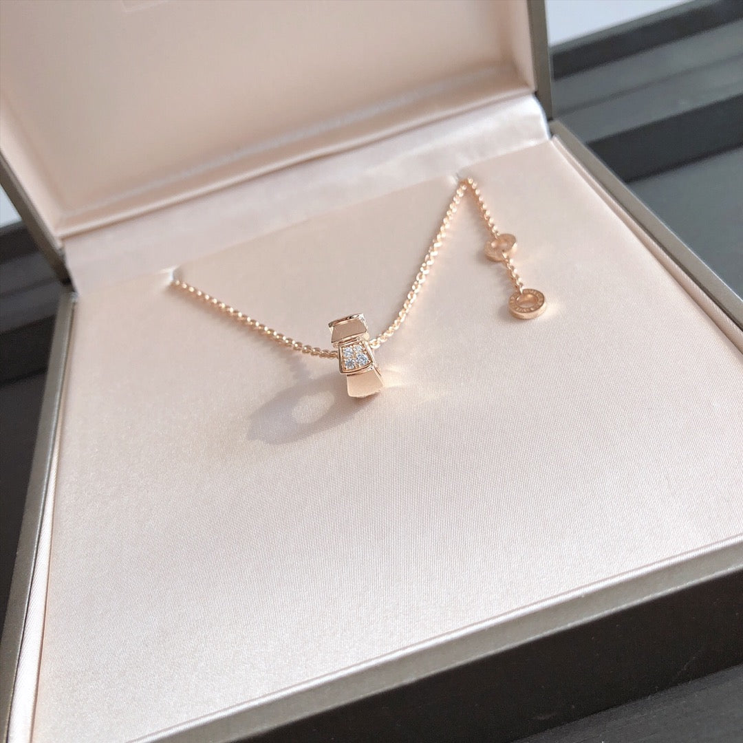 Vellora Opalyn SERPENTI PEDANT DIAMOND PINK GOLD NECKLACE