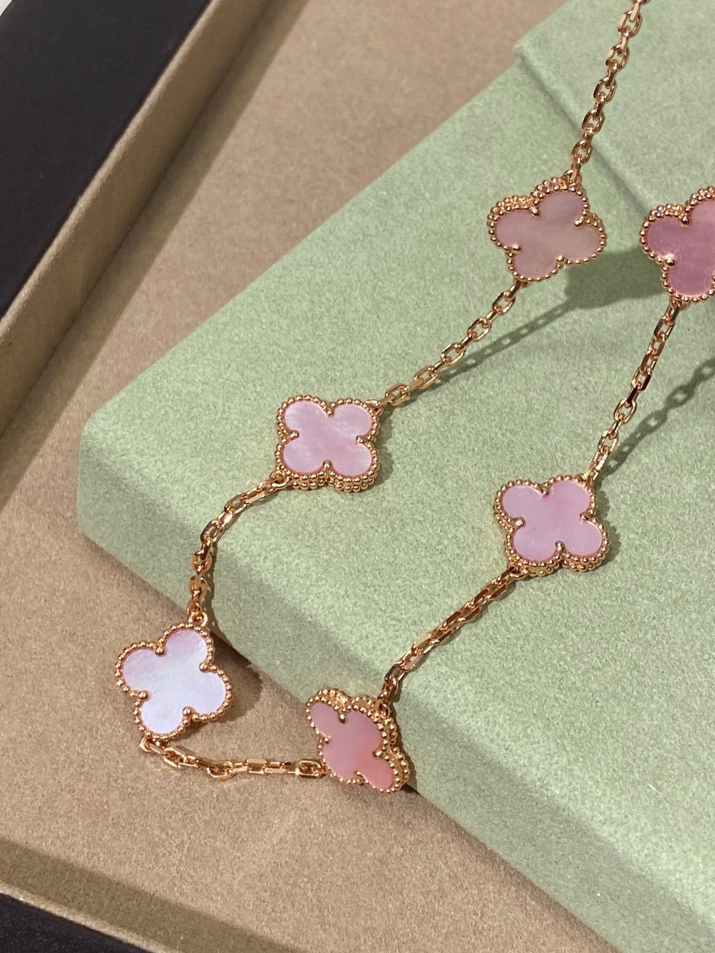 [Vellora-Opalyn]CLOVER 10 MOTIFS PINK NECKLACE