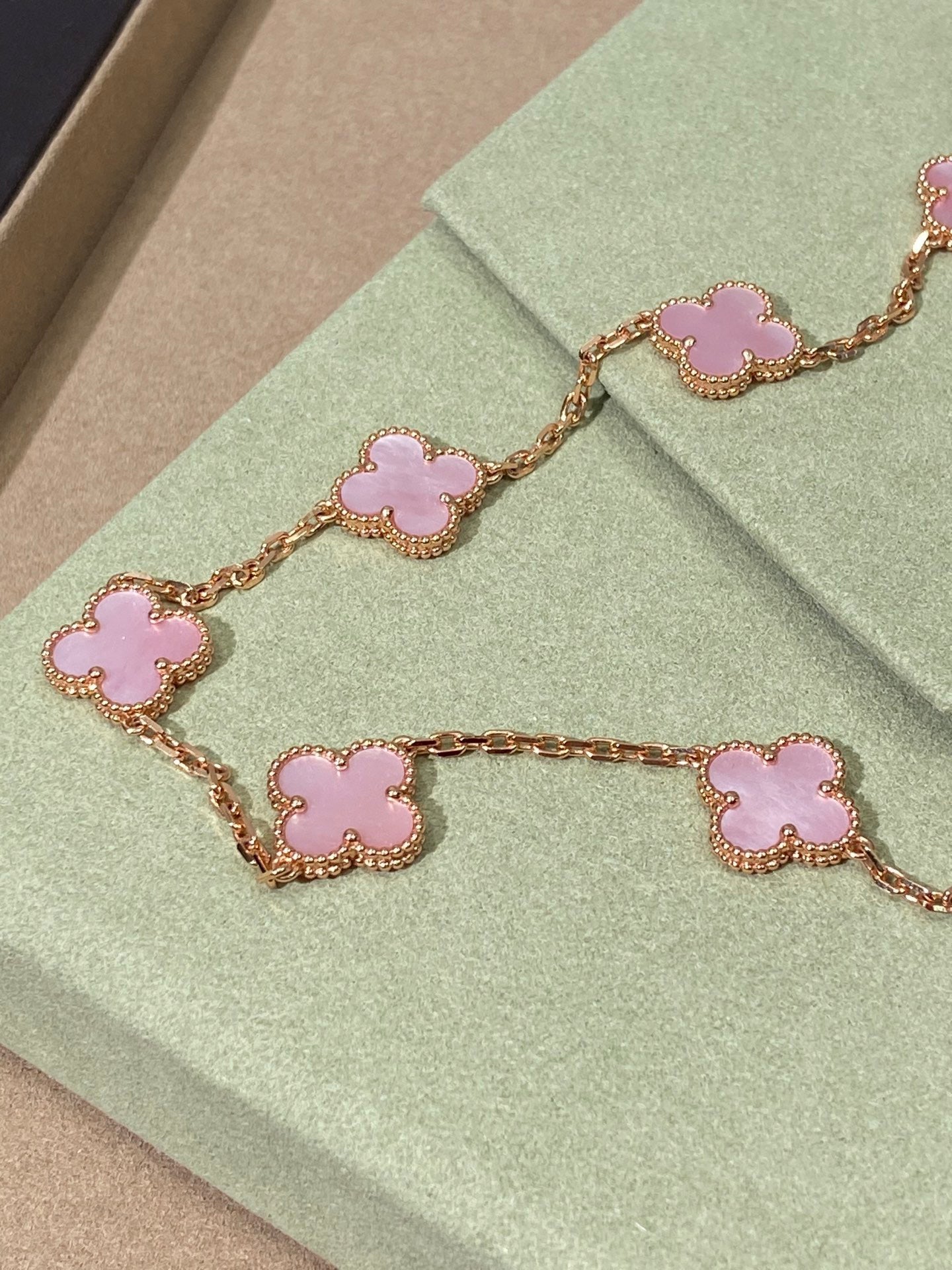 [Vellora-Opalyn]CLOVER 10 MOTIFS PINK NECKLACE