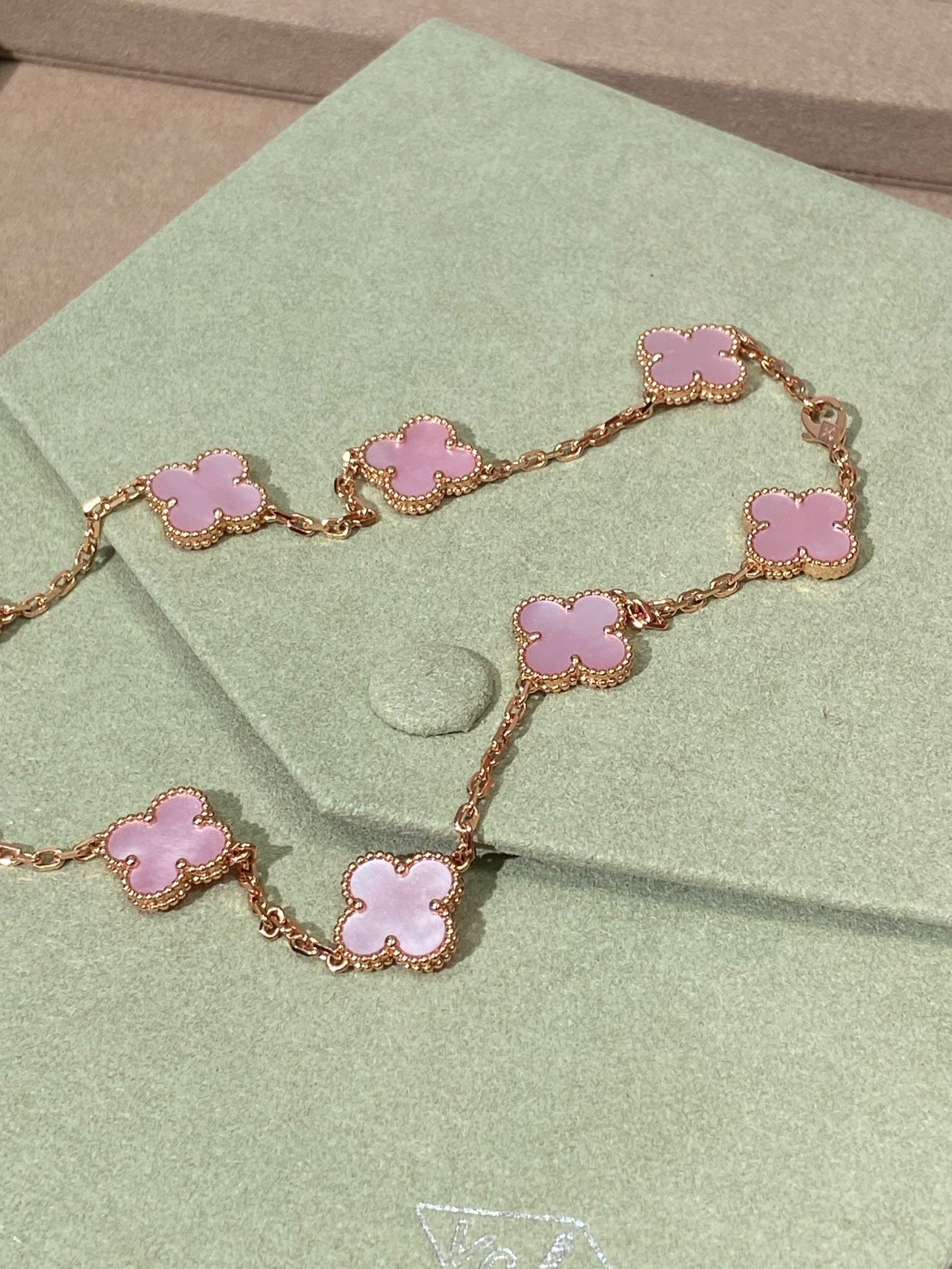 [Vellora-Opalyn]CLOVER 10 MOTIFS PINK NECKLACE