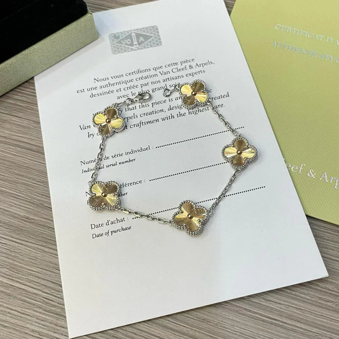 [Vellora-Opalyn]CLOVER 5 MOTIFS CHRISTMAS LIMITED EDITION BRACELET