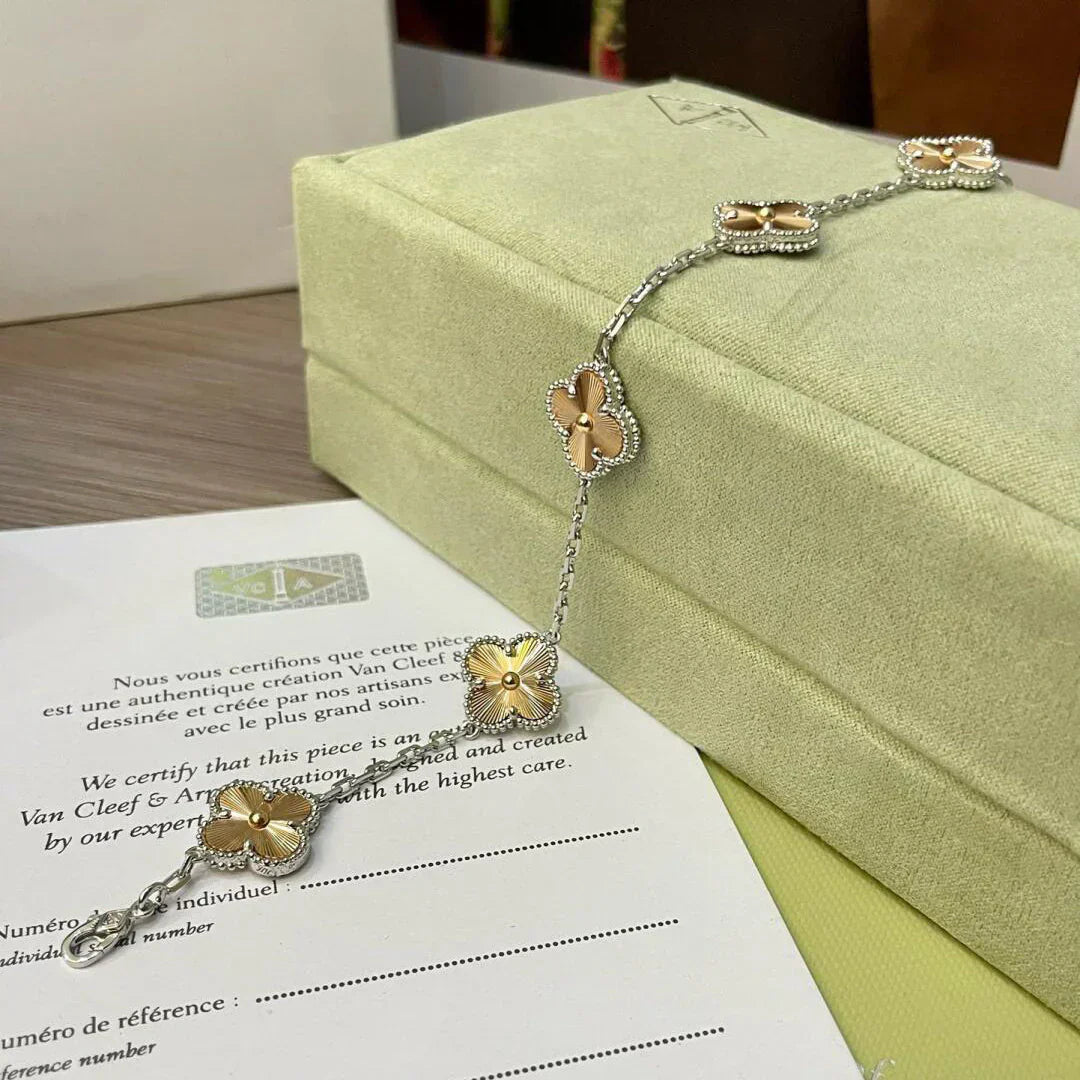 [Vellora-Opalyn]CLOVER 5 MOTIFS CHRISTMAS LIMITED EDITION BRACELET