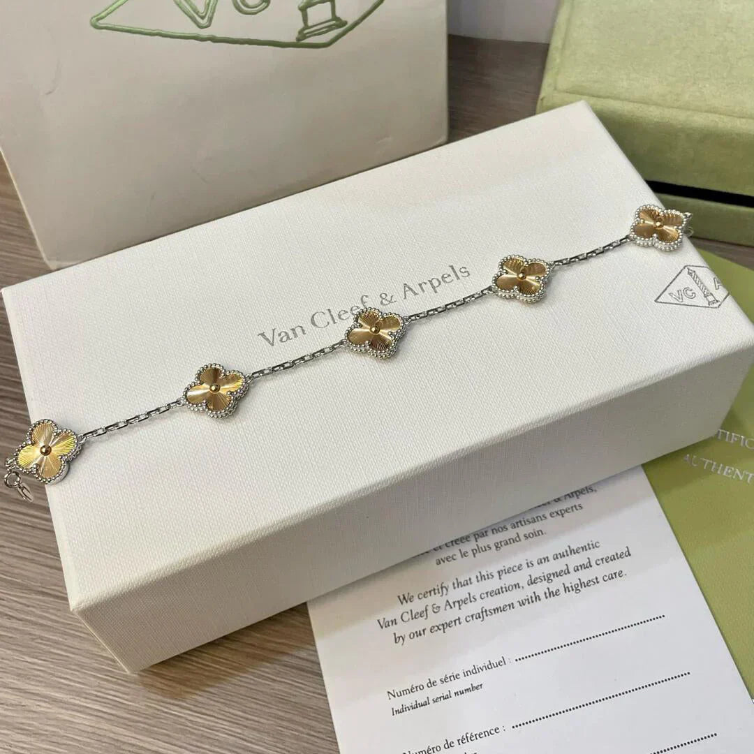 [Vellora-Opalyn]CLOVER 5 MOTIFS CHRISTMAS LIMITED EDITION BRACELET