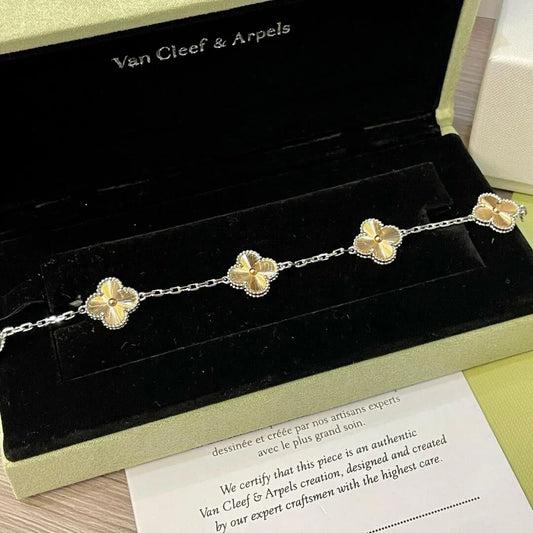 [Vellora-Opalyn]CLOVER 5 MOTIFS CHRISTMAS LIMITED EDITION BRACELET