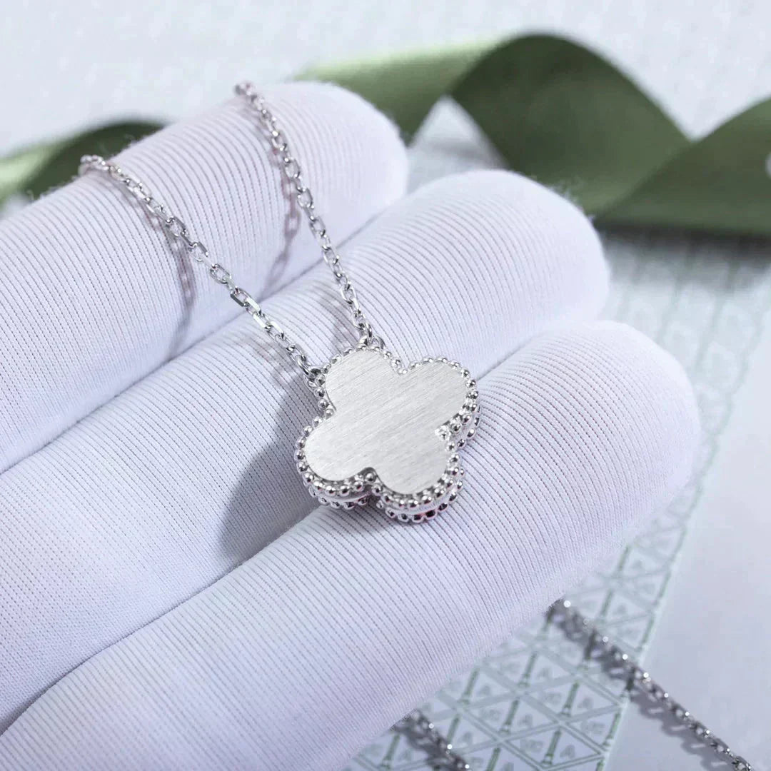 [Vellora-Opalyn]CLOVER  15MM DIAMOND LASER NECKLACE SILVER