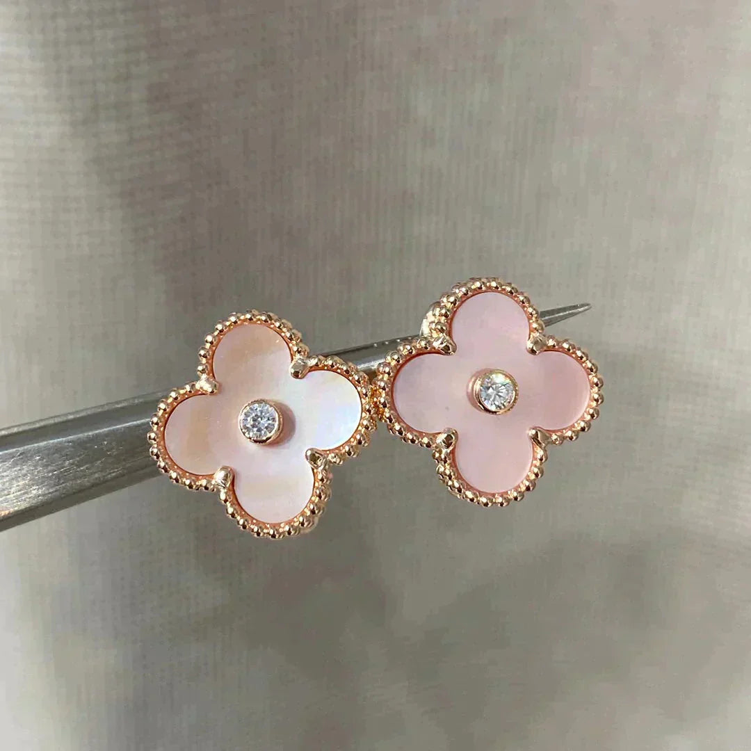 [Vellora-Opalyn]CLOVER MEDIUM 1 MOTIFS  PINK MOP DIAMOND EARRINGS