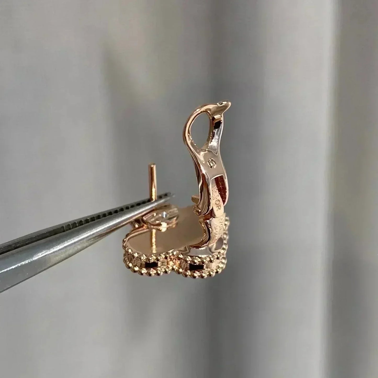 [Vellora-Opalyn]CLOVER MEDIUM 1 MOTIFS  PINK MOP DIAMOND EARRINGS