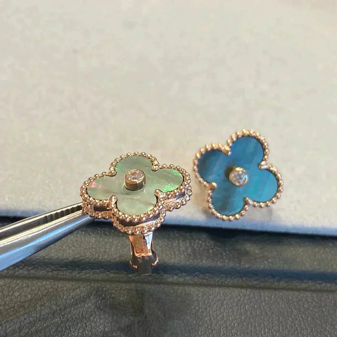 [Vellora-Opalyn]CLOVER MEDIUM 1 MOTIFS GRAY MOP  DIAMOND EARRINGS