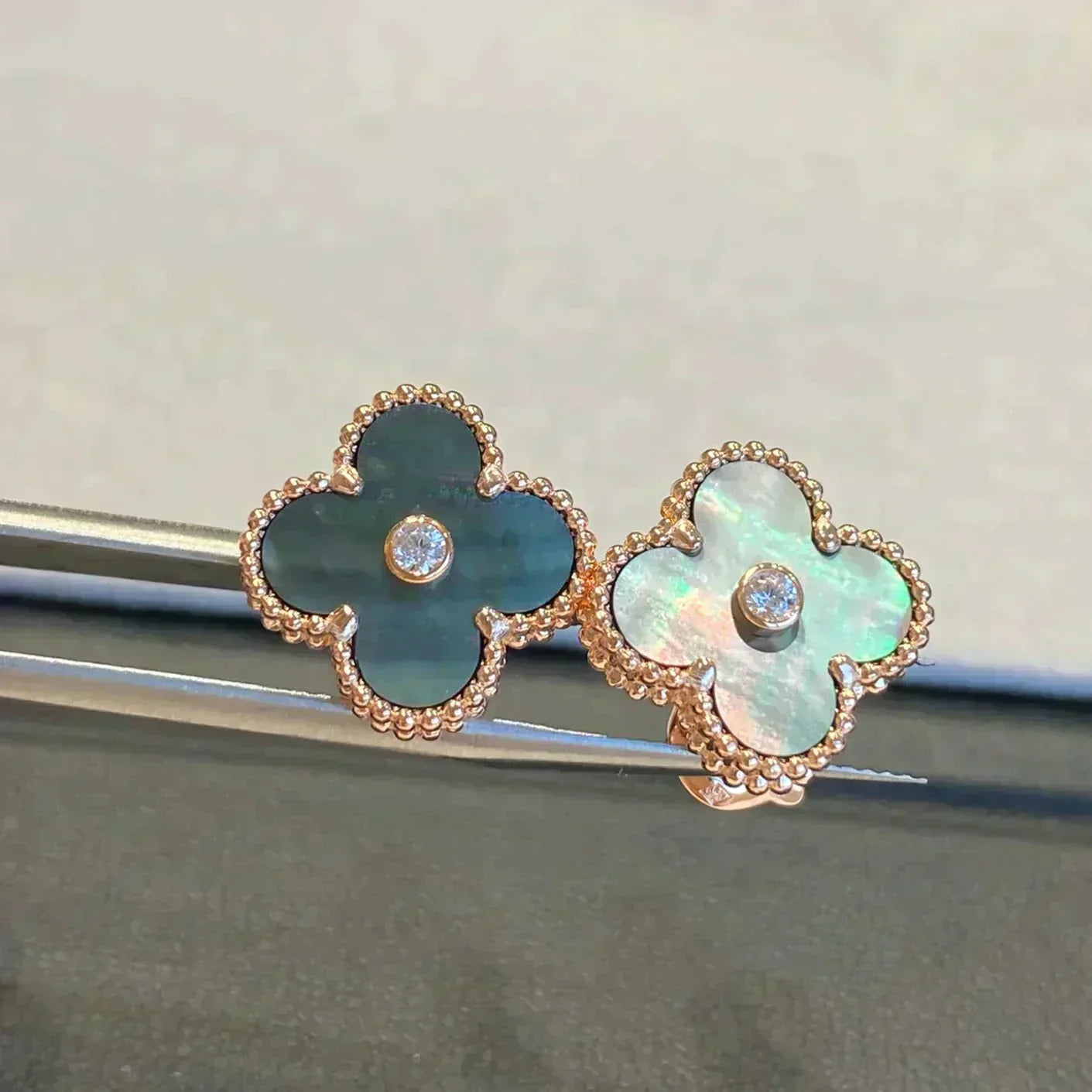 [Vellora-Opalyn]CLOVER MEDIUM 1 MOTIFS GRAY MOP  DIAMOND EARRINGS