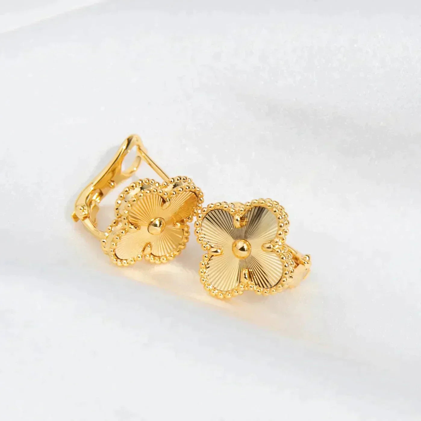 [Vellora-Opalyn]CLOVER MEDIUM 1 MOTIFS LASER EARRINGS