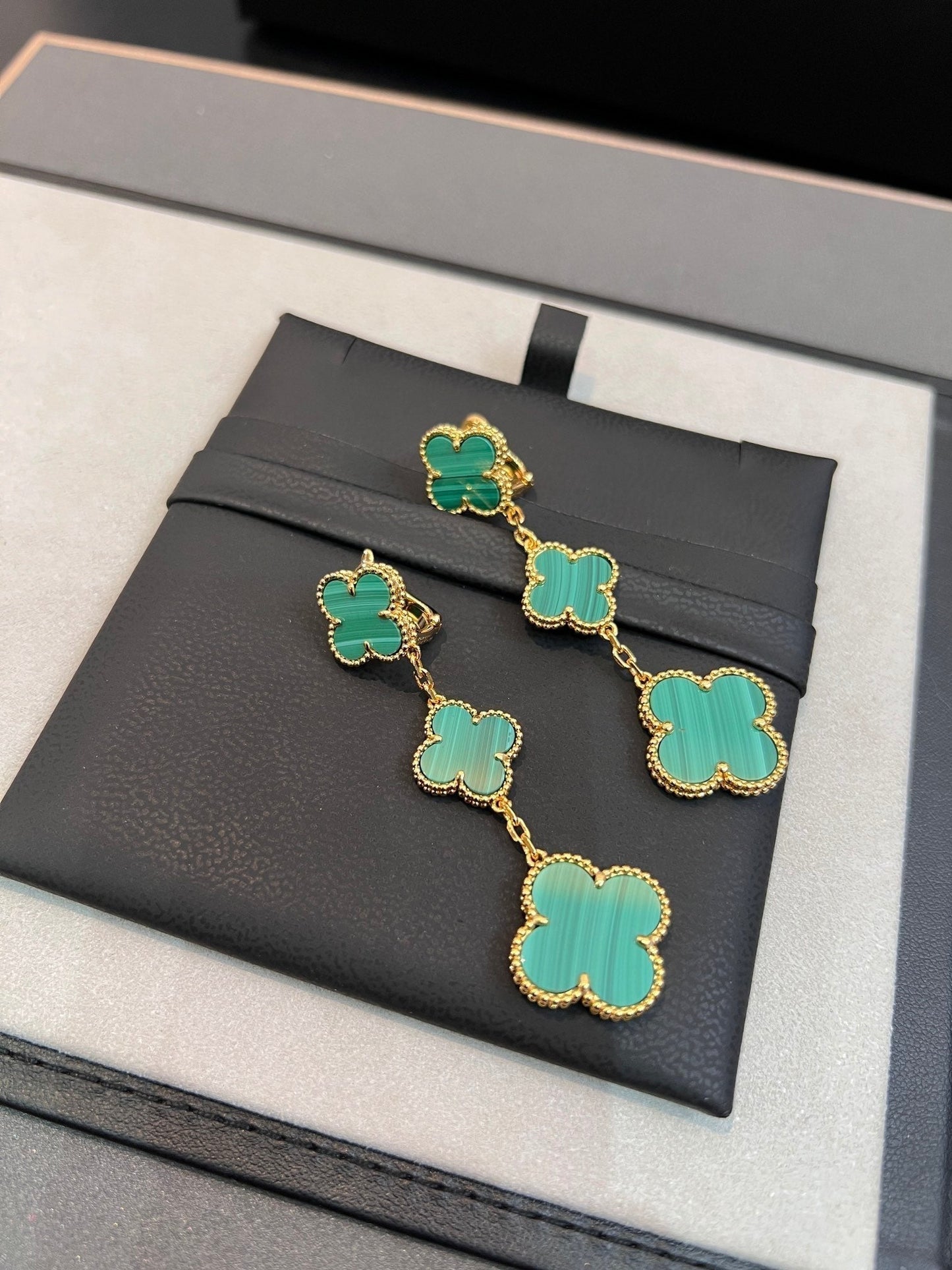 [Vellora-Opalyn]CLOVER MALACHITE 3 MOTIFS GOLD