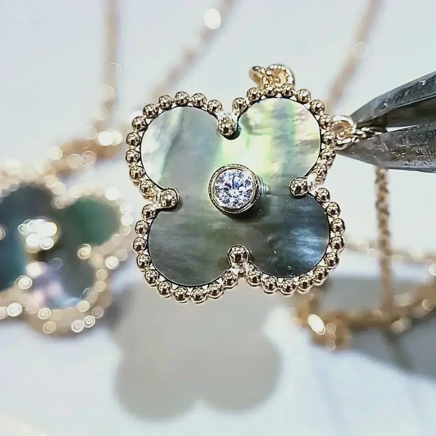 [Vellora-Opalyn]CLOVER 15MM DIAMOND AND MOTHER-OF-GREY NECKLACE