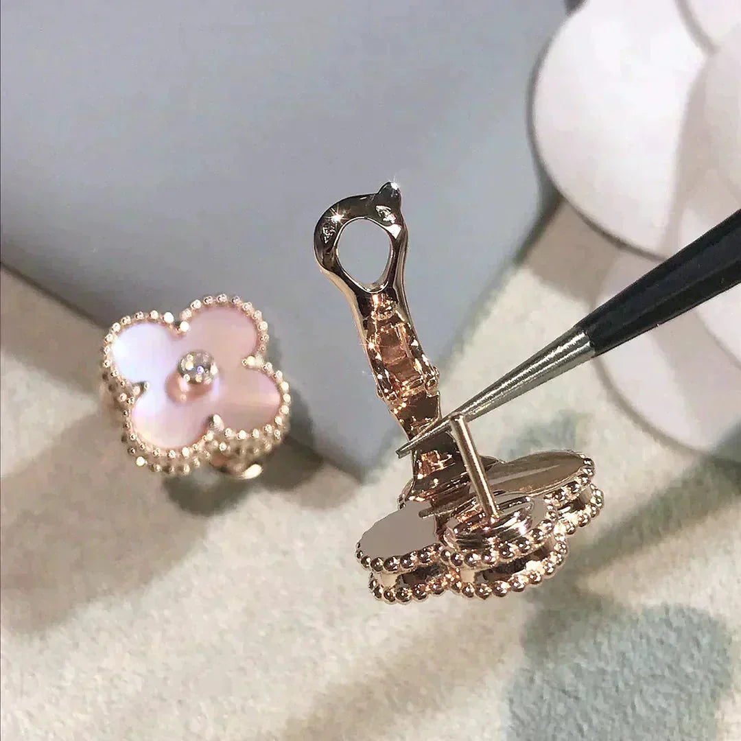 [Vellora-Opalyn]CLOVER MEDIUM 1 MOTIFS  PINK MOP DIAMOND EARRINGS