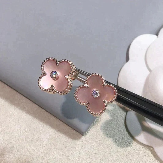 [Vellora-Opalyn]CLOVER MEDIUM 1 MOTIFS  PINK MOP DIAMOND EARRINGS