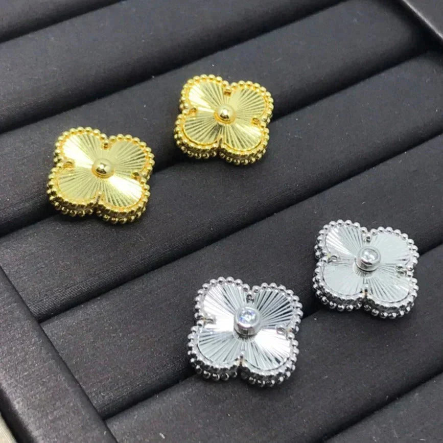[Vellora-Opalyn]CLOVER MINI 9.5MM LASER EARRINGS