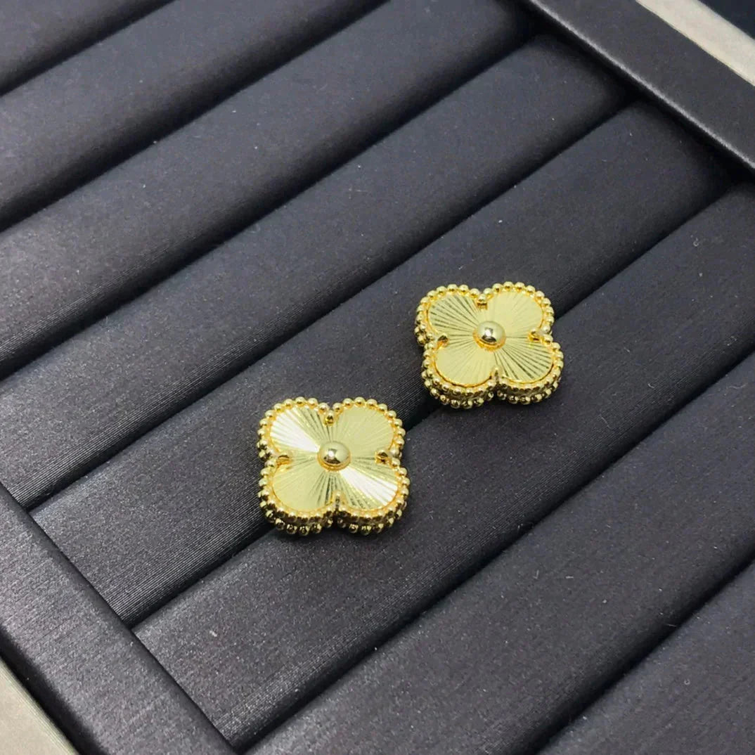 [Vellora-Opalyn]CLOVER MINI 9.5MM LASER EARRINGS