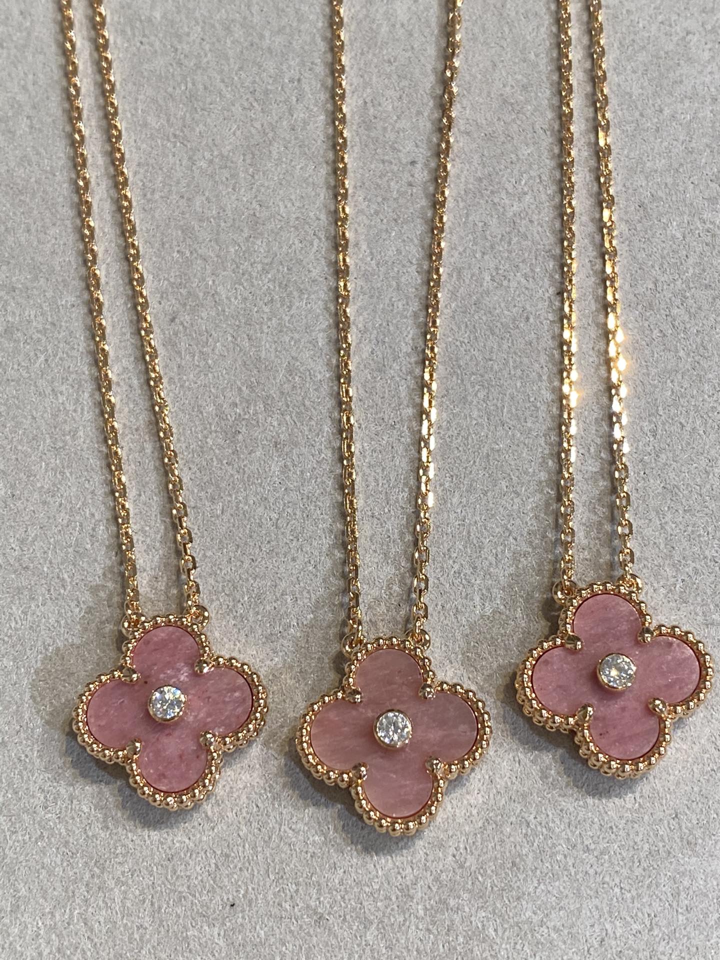 [Vellora-Opalyn]CLOVER 15MM DIAMOND RHODONITE NECKLACE