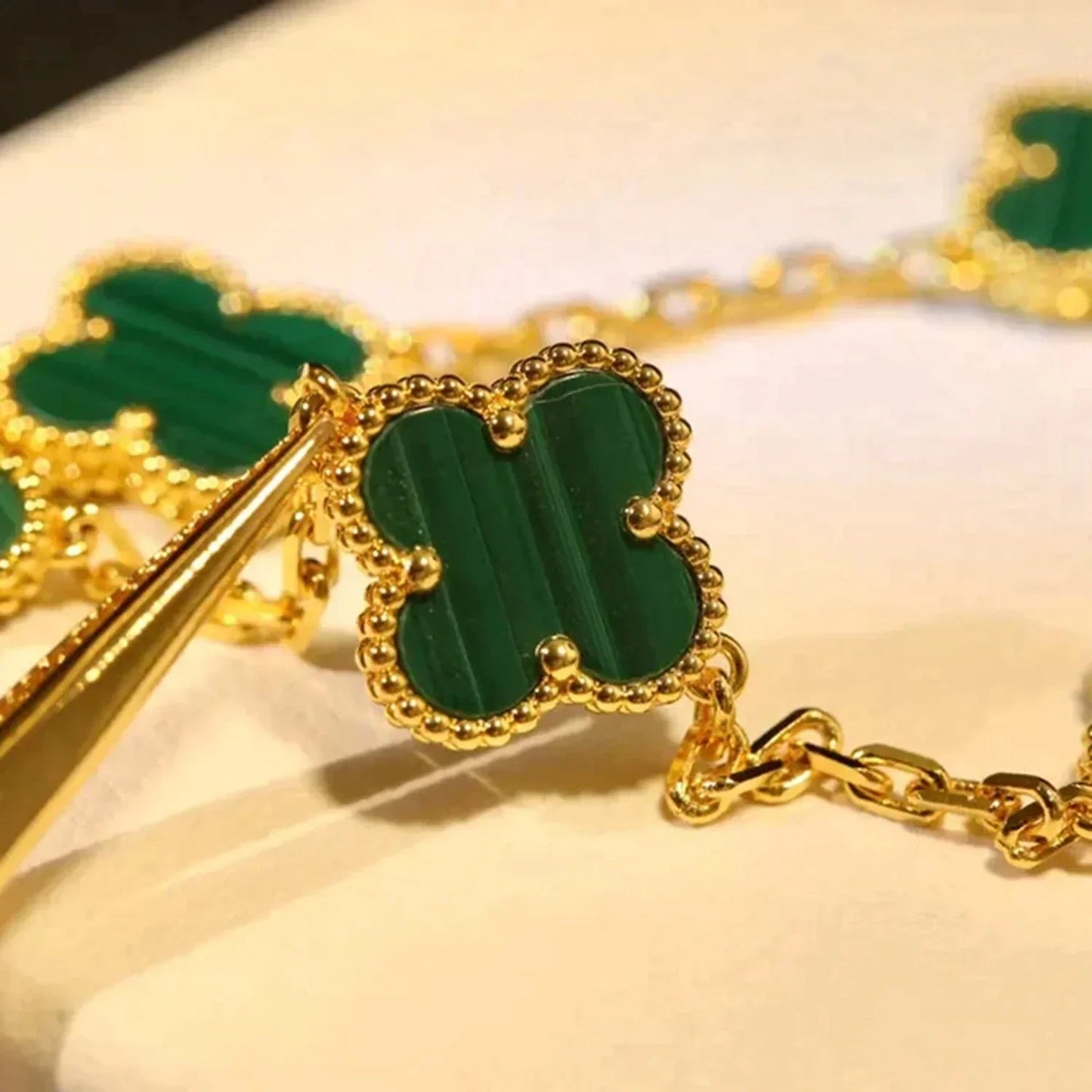 [Vellora-Opalyn]CLOVER 5 MOTIFS MALACHITE BRACELET