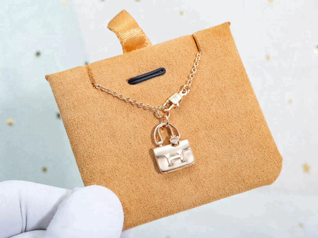 [Vellora-Opalyn]AMULETTE PEDANT ROSE GOLD NECKLACE