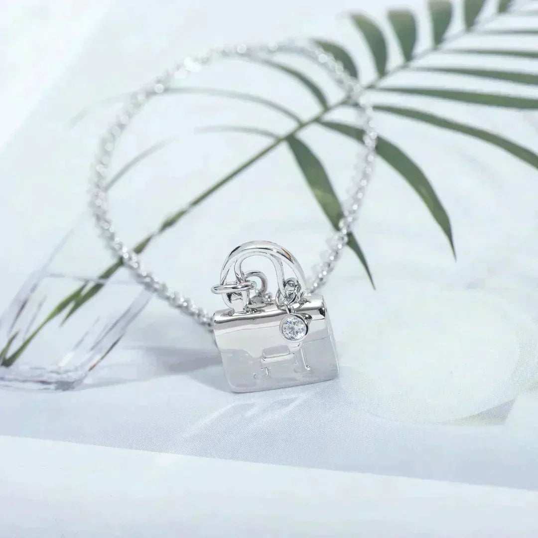 [Vellora-Opalyn]AMULETTE PEDANT SILVER NECKLACE