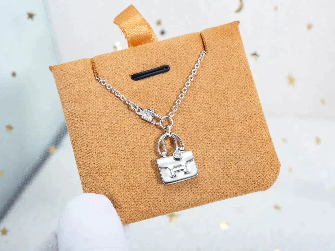 [Vellora-Opalyn]AMULETTE PEDANT SILVER NECKLACE