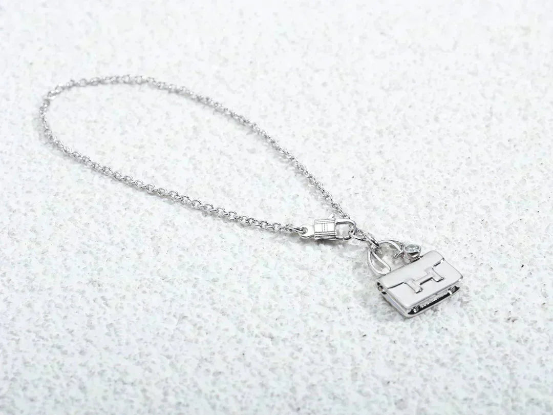 [Vellora-Opalyn]AMULETTE PEDANT SILVER NECKLACE