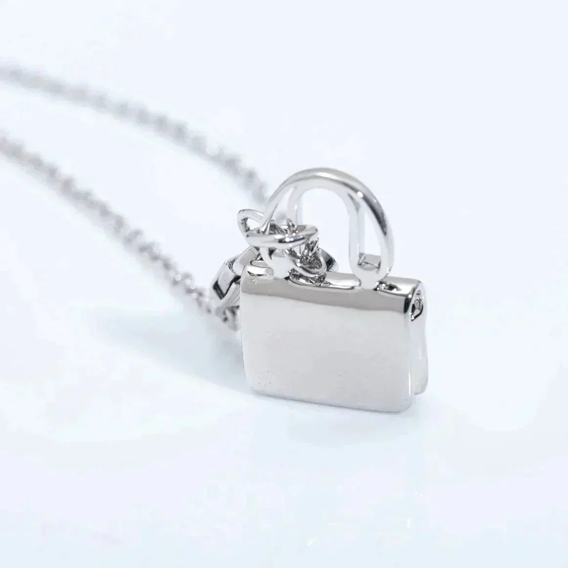 [Vellora-Opalyn]AMULETTE PEDANT SILVER NECKLACE