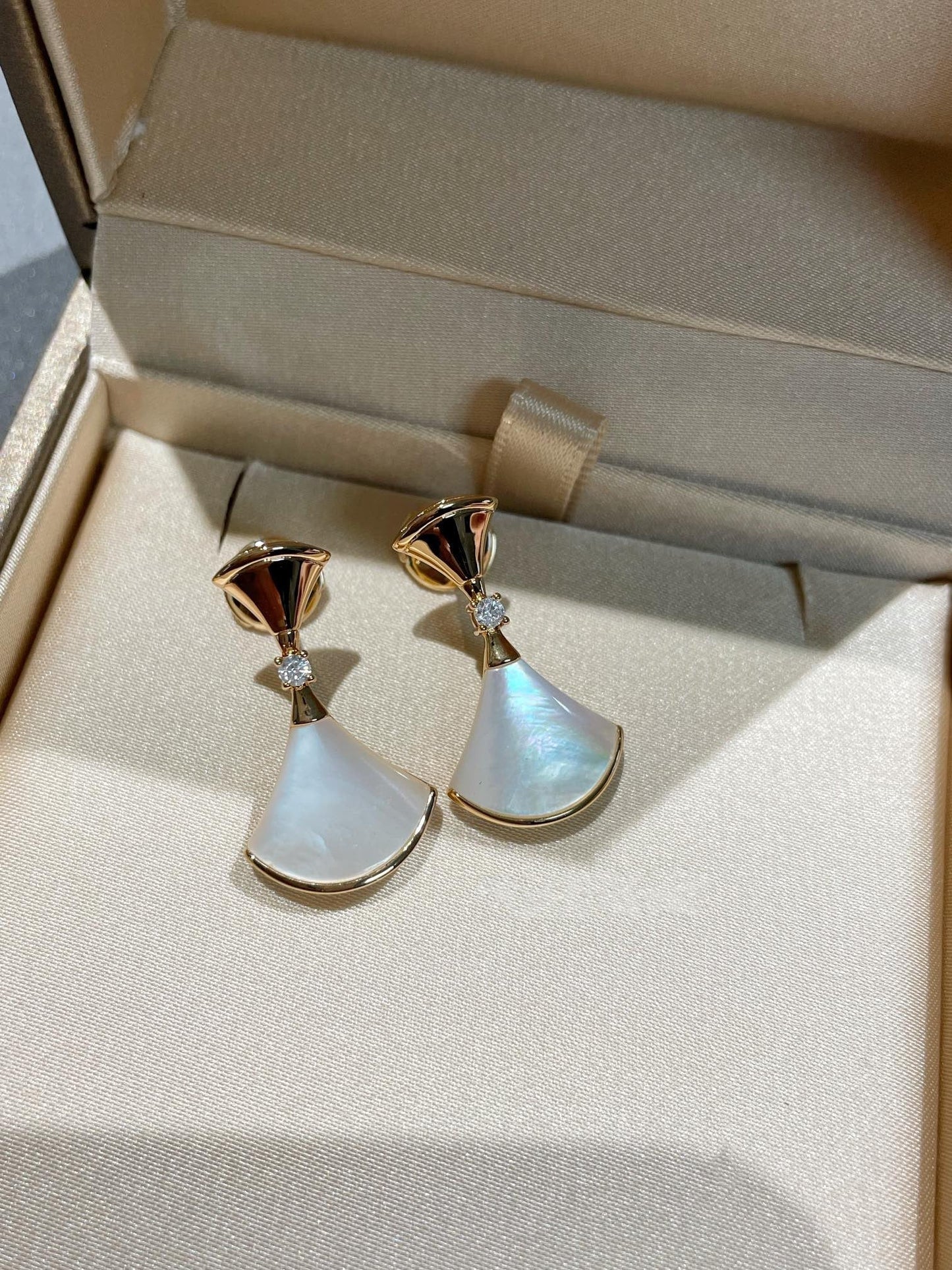 [Vellora-Opalyn]DREAM MOP 1 DIAMOND EARRINGS