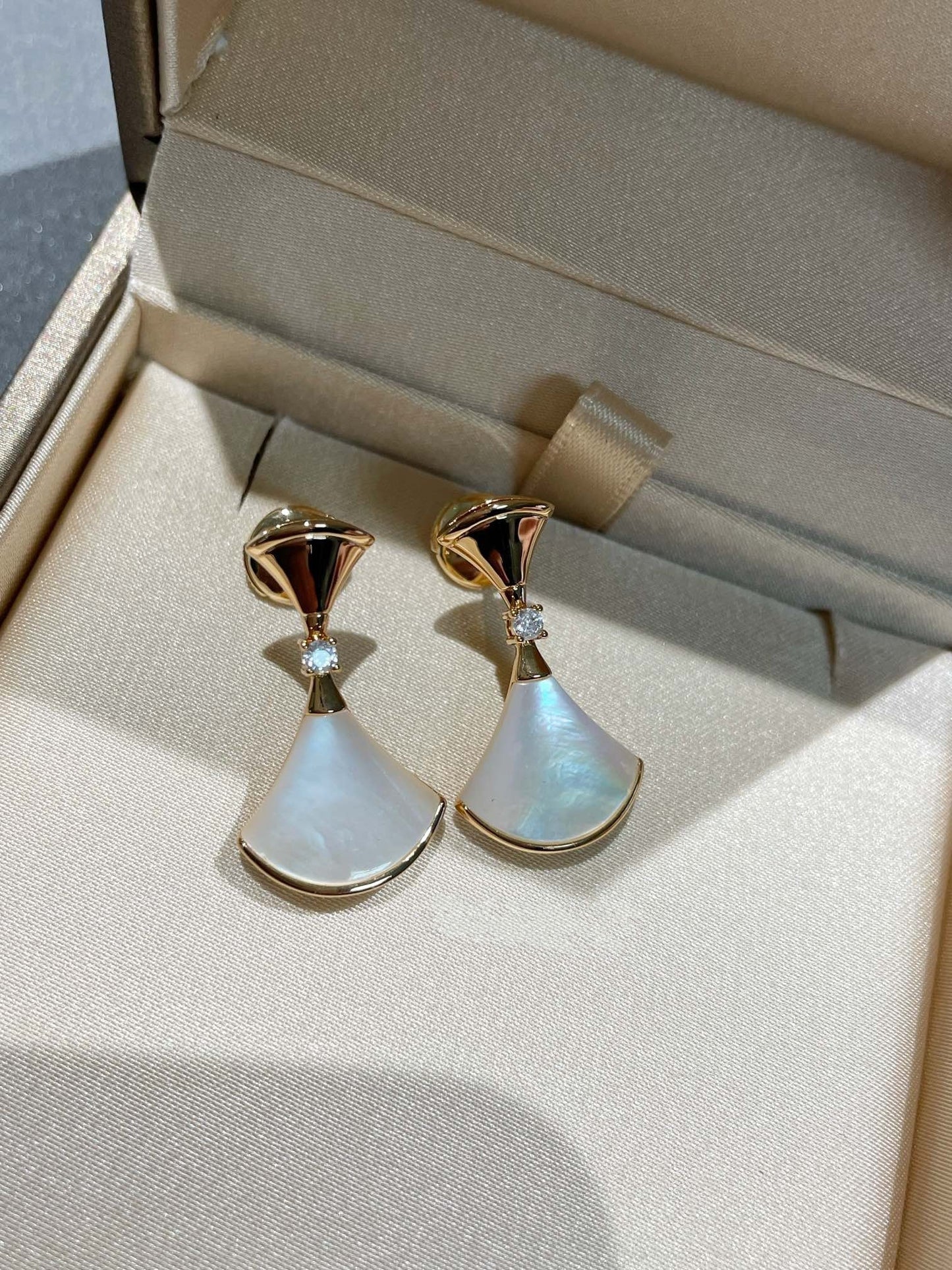 [Vellora-Opalyn]DREAM MOP 1 DIAMOND EARRINGS