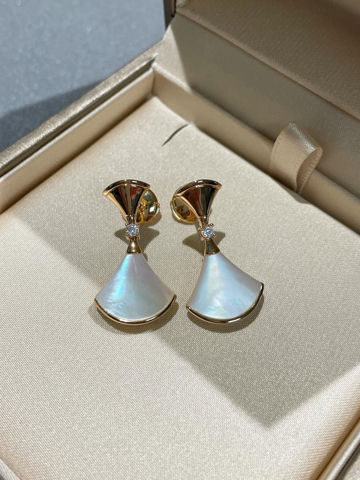[Vellora-Opalyn]DREAM MOP 1 DIAMOND EARRINGS