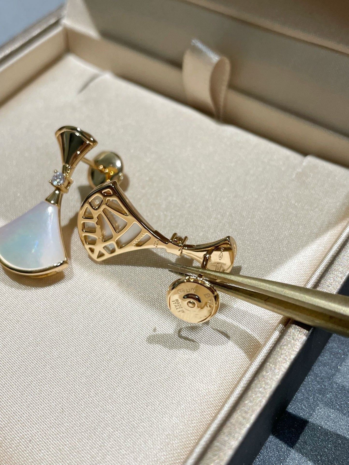 [Vellora-Opalyn]DREAM MOP 1 DIAMOND EARRINGS