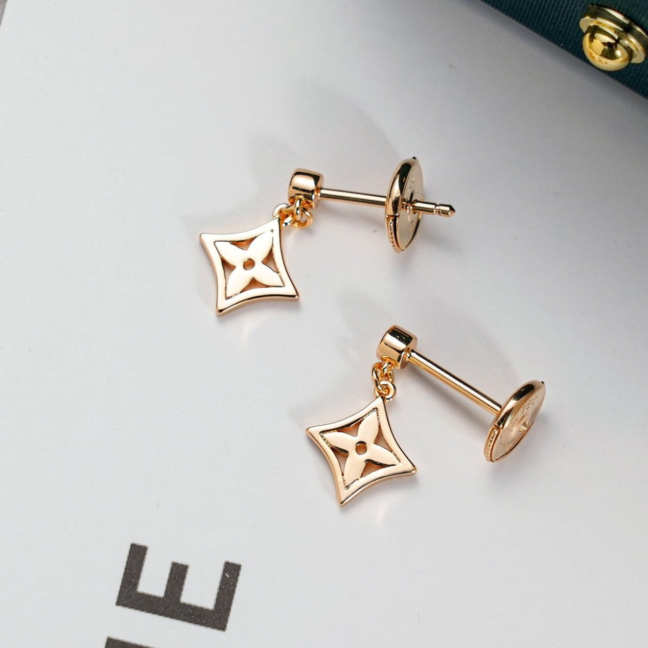 [Vellora-Opalyn]STAR EARRINGS GOLD