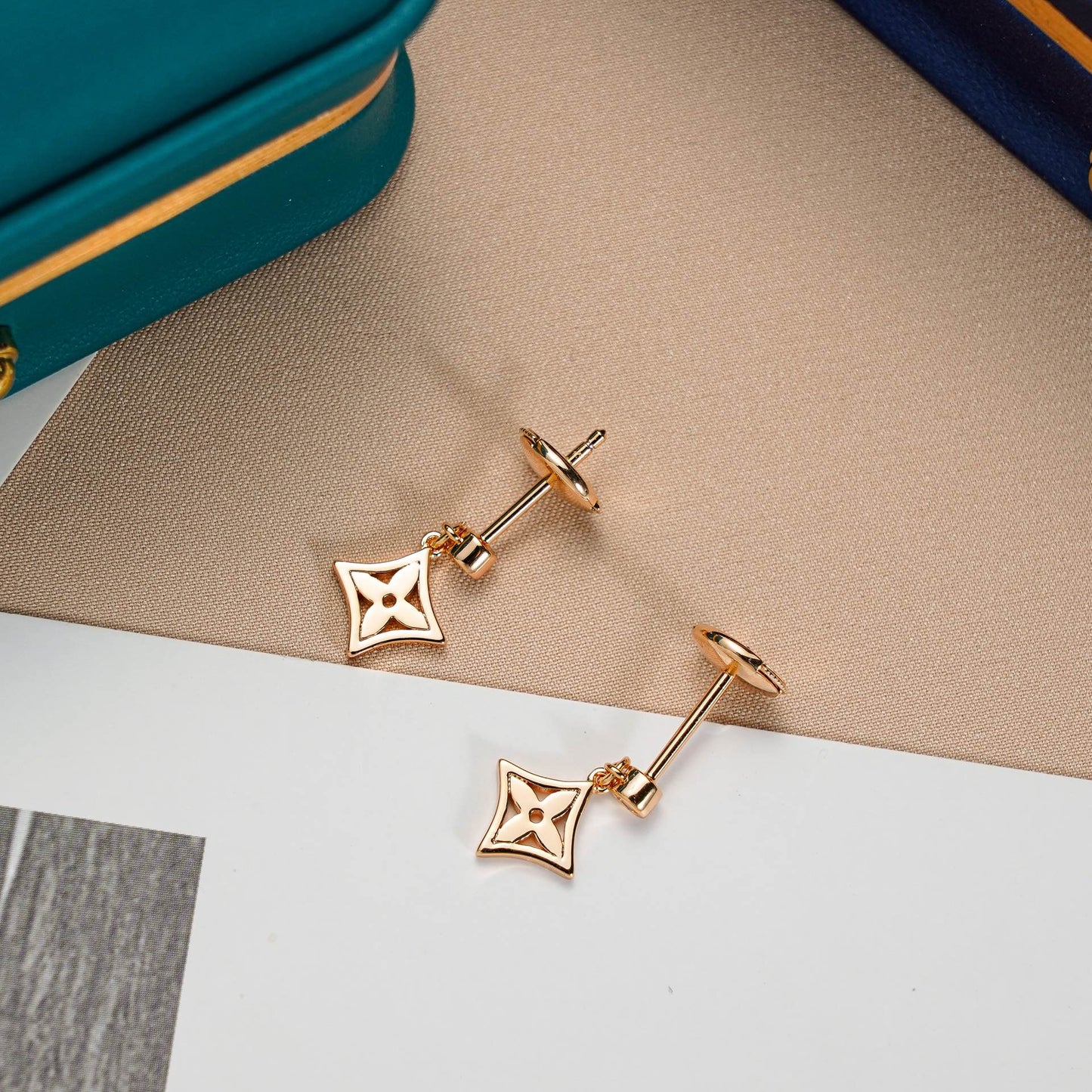 [Vellora-Opalyn]STAR EARRINGS GOLD