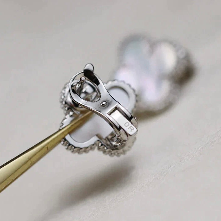 [Vellora-Opalyn]CLOVER MEDIUM 1 MOTIFS  WHITE MOP EARRINGS SILVER