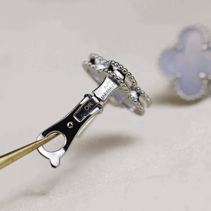 [Vellora-Opalyn]CLOVER MEDIUM 1 MOTIFS  WHITE MOP EARRINGS SILVER