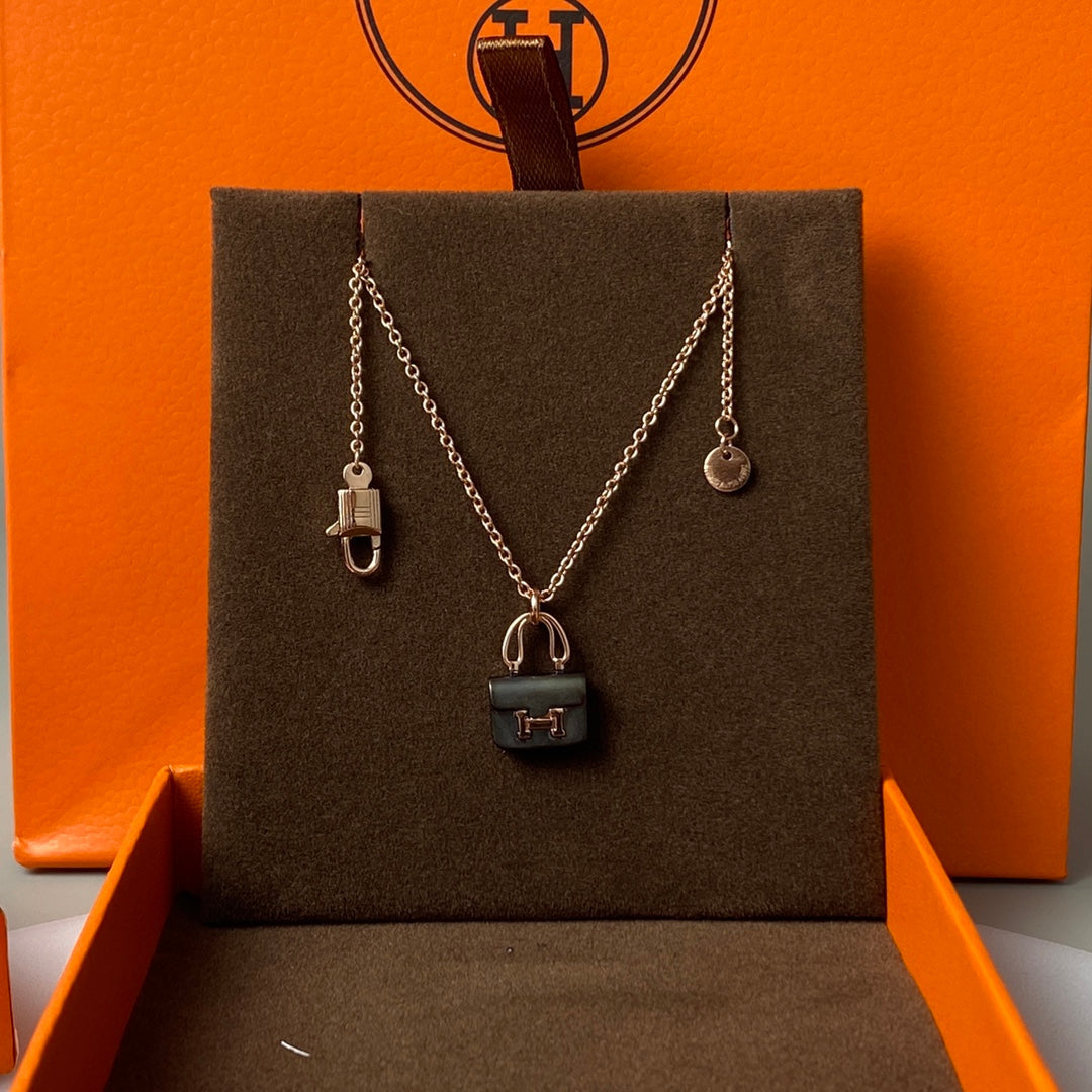 [Vellora-Opalyn]CONSTANCE BLACK PEDANT PINK GOLD NECKLACE