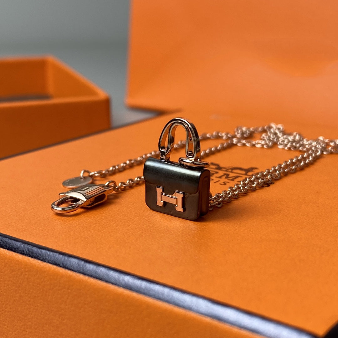 [Vellora-Opalyn]CONSTANCE BLACK PEDANT PINK GOLD NECKLACE