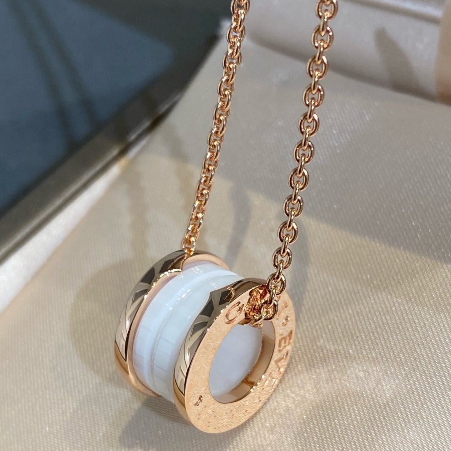 [Vellora-Opalyn]ZERO 1 WHITE CERAMIC PINK GOLD NECKLACE