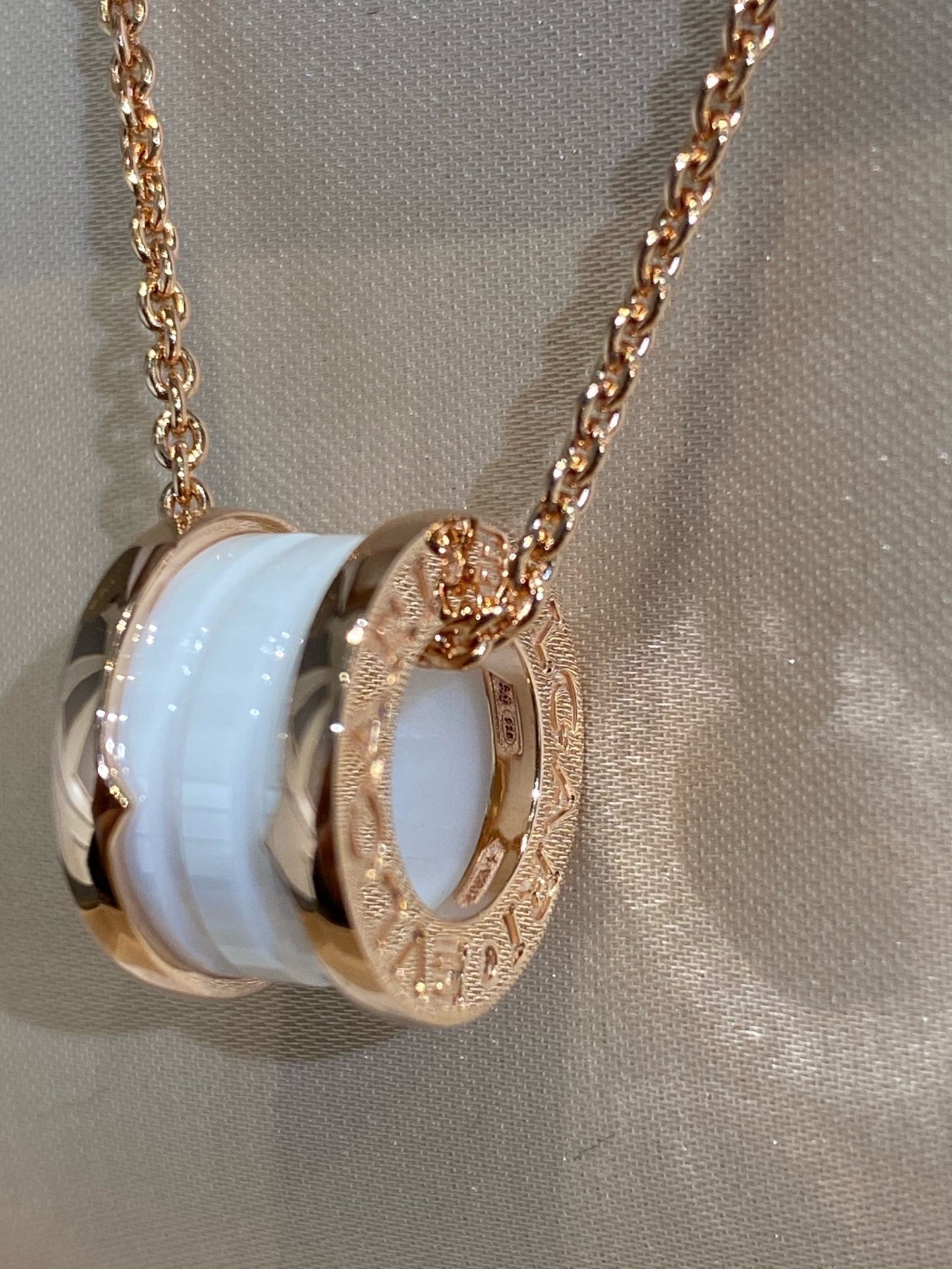 [Vellora-Opalyn]ZERO 1 WHITE CERAMIC PINK GOLD NECKLACE