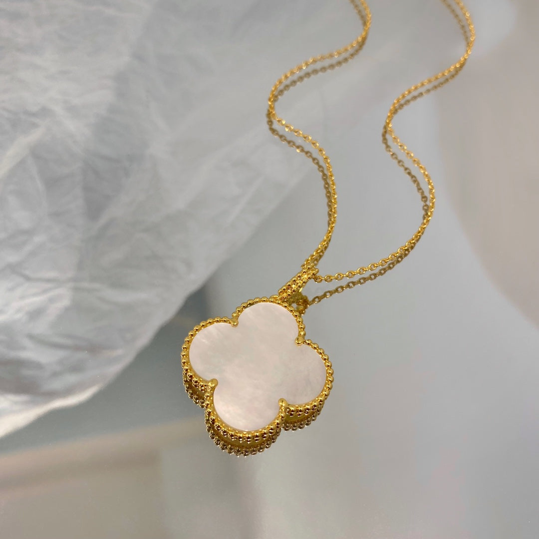 [Vellora-Opalyn]CLOVER 25MM MOP LARGE PENDANT NECKLACE