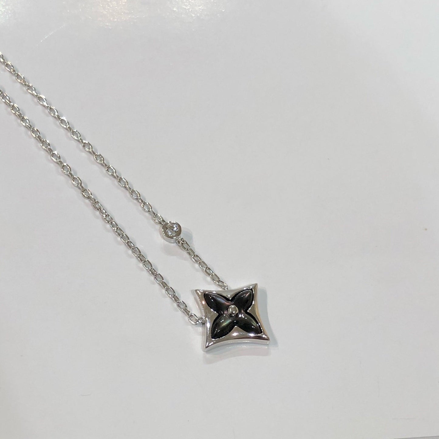 [Vellora-Opalyn]STAR BLACK MOP NECKLACE