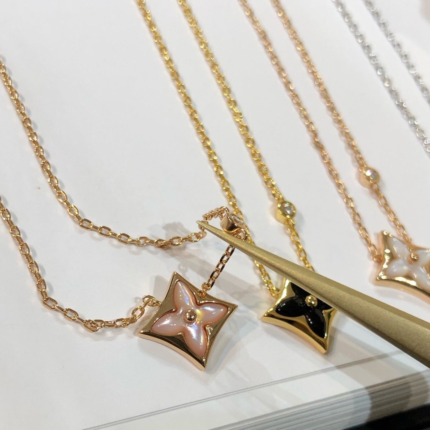 [Vellora-Opalyn]STAR BLACK MOP NECKLACE