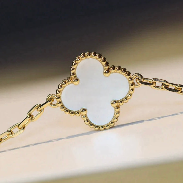 [Vellora-Opalyn]CLOVER 20 MOTIFS WHITE MOP NECKLACE