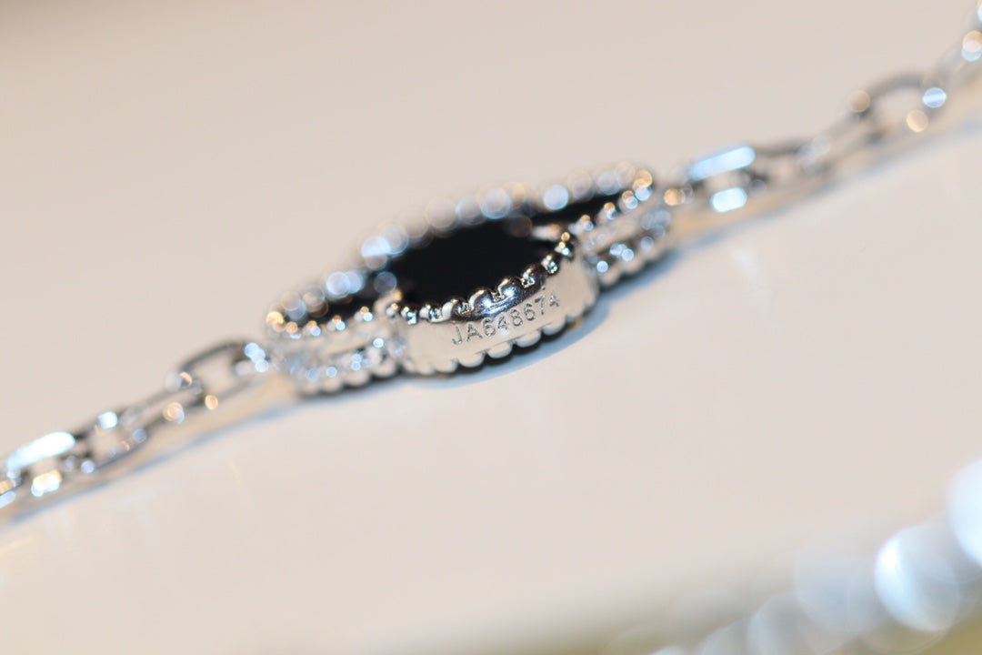 [Vellora-Opalyn]CLOVER 20 MOTIFS ONYX DIAMOND SILVER