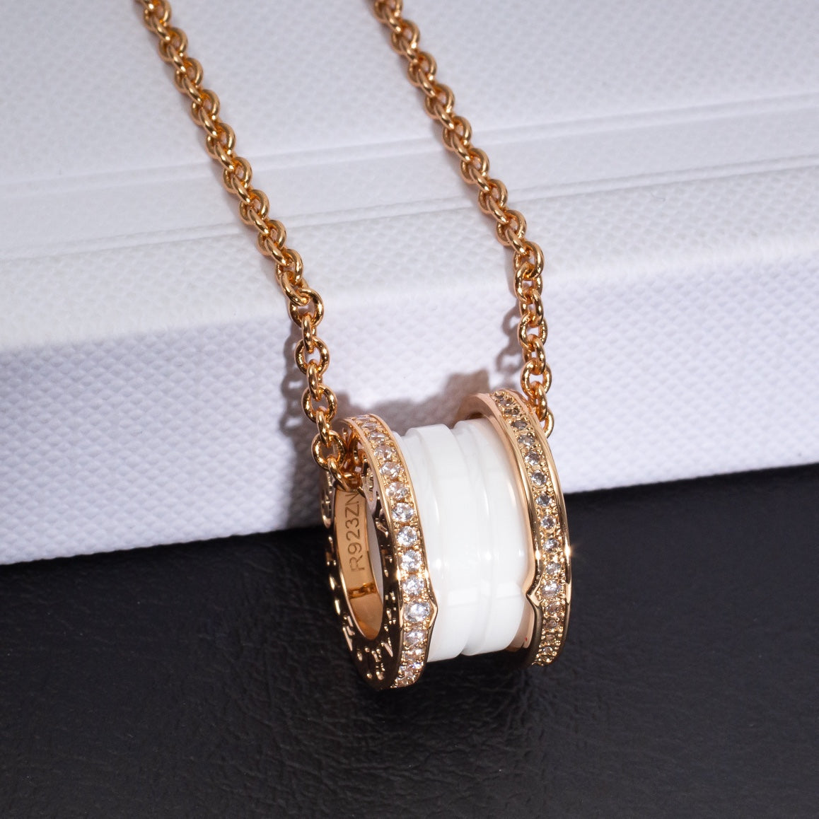 [Vellora-Opalyn]ZERO 1 WHITE CERAMIC PINK GOLD DIAMOND NECKLACE
