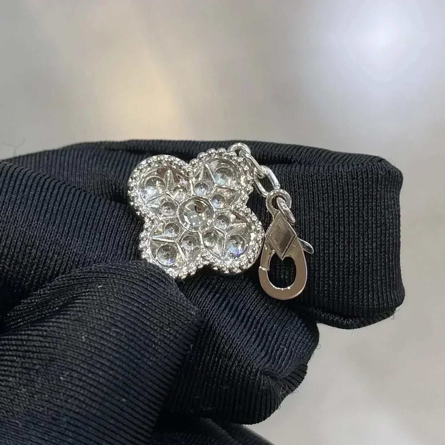 [Vellora-Opalyn]CLOVER 5 MOTIFS  DIAMOND BRACELET SILVER