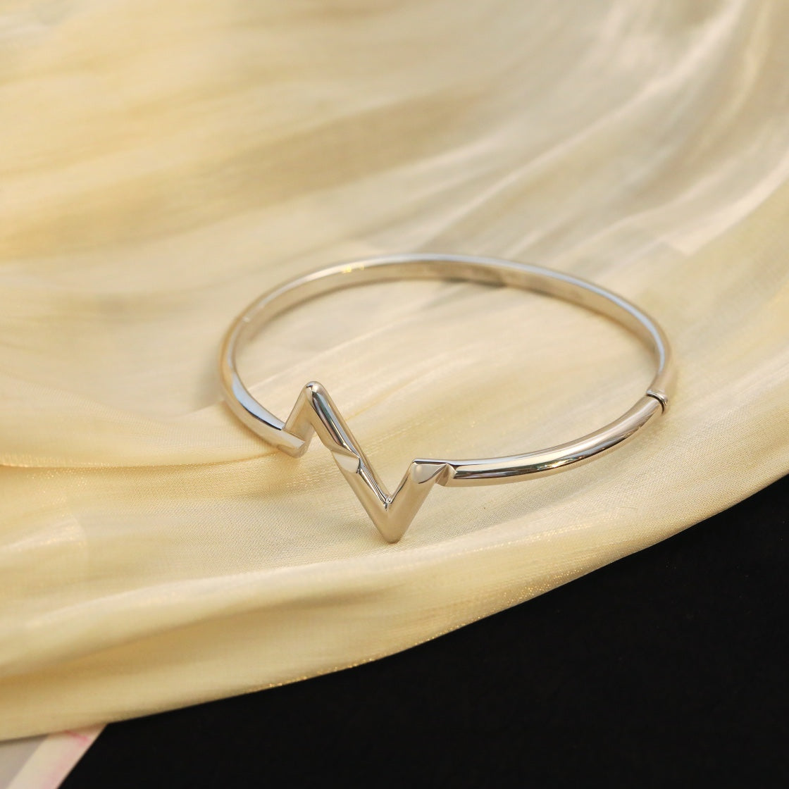 [Vellora-Opalyn]VOLTE UPSITE DOWN BRACELET