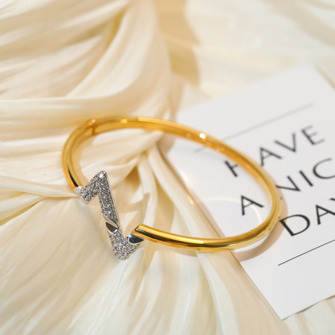 [Vellora-Opalyn]VOLTE UPSITE DOWN GOLD DIAMOND BRACELET