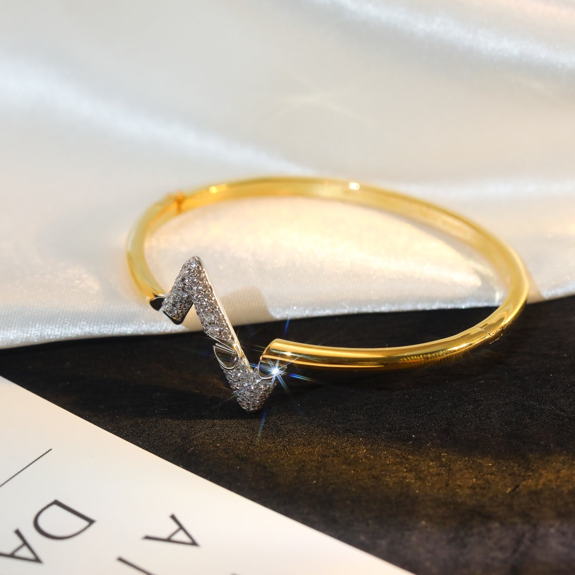 [Vellora-Opalyn]VOLTE UPSITE DOWN GOLD DIAMOND BRACELET